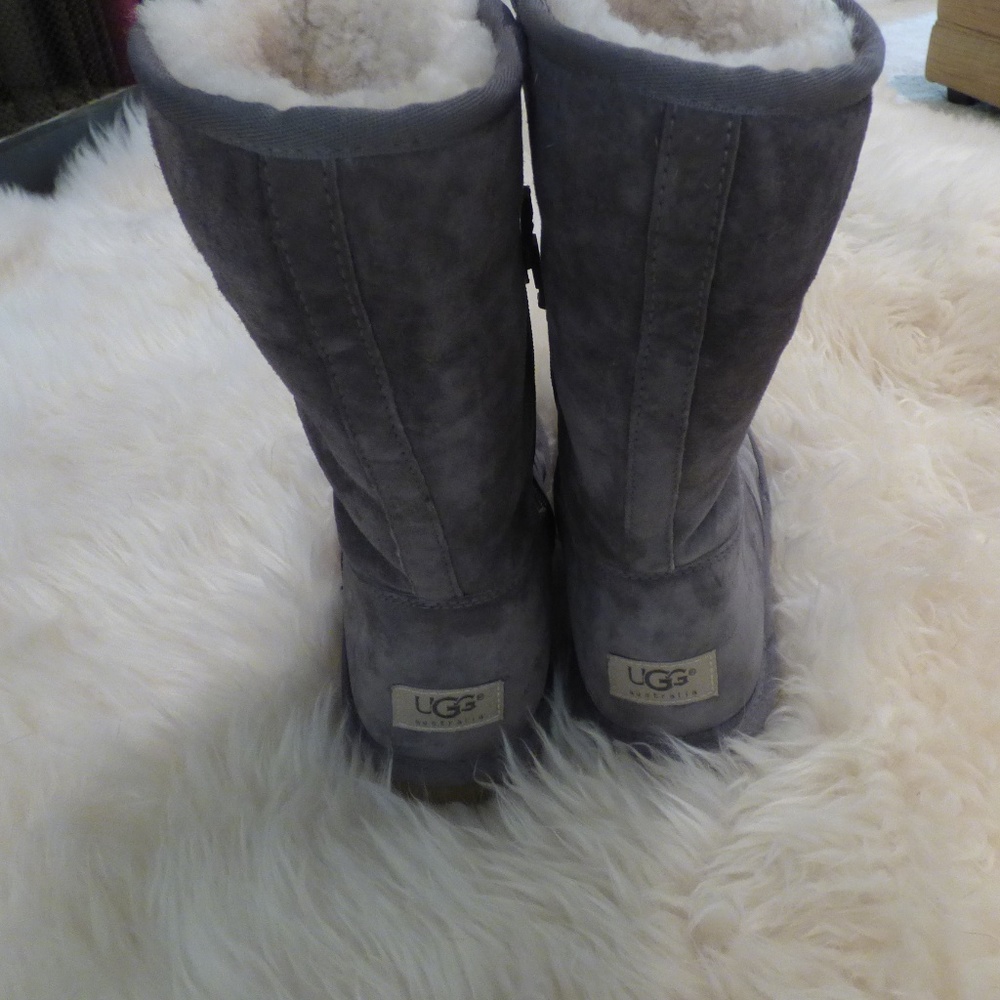Grey UGGS Australia size 7
